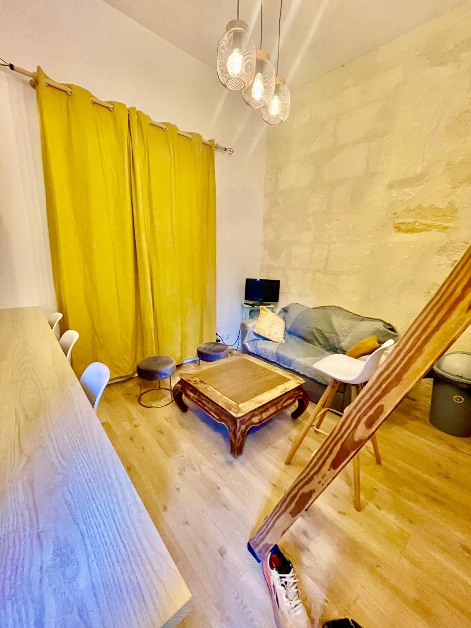 Appartement Proche Kedge Et Universitee Cosy Avec Parking ,cuisine Equipee ,sdb Et Jardin